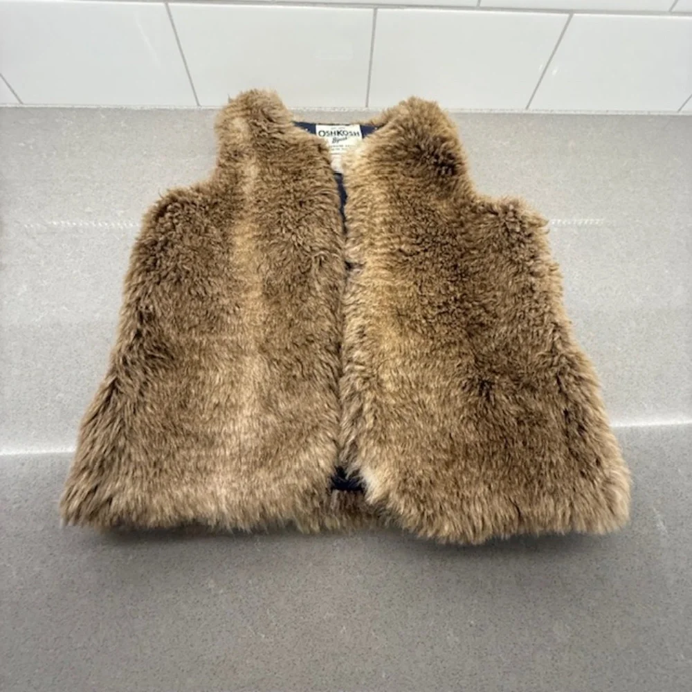 Oshkosh B'Gosh Girl's Sleeveless Shaggy Faux Fur Jacket Vest Size 5 Brown